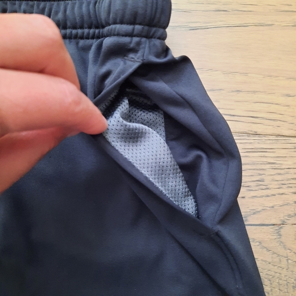 Under Armour Heat Gear Drawstring Shorts - Picture 3 of 13